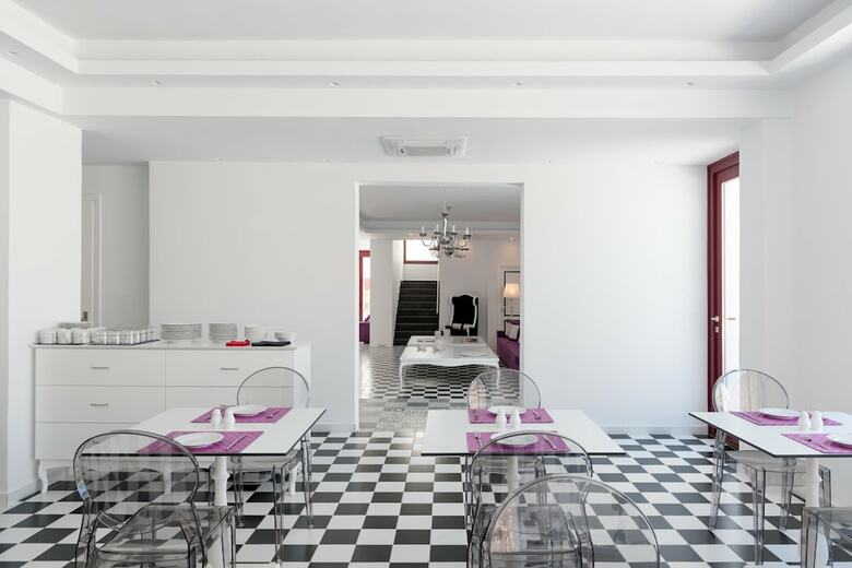 Hotel Crown Suites