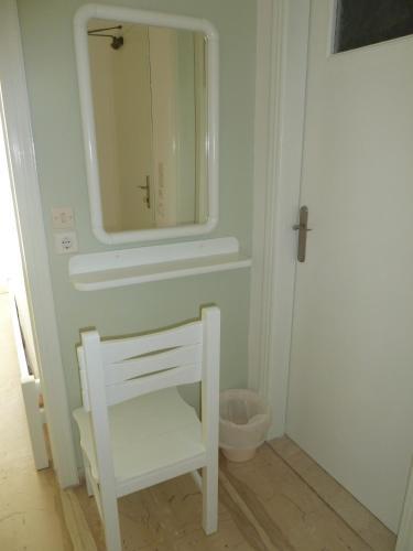 Hostal Four Seasons Rooms & Apartments