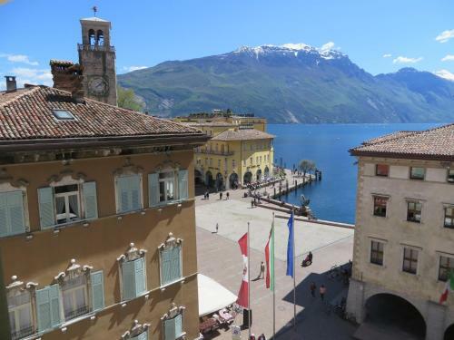 Al Lago Apartments