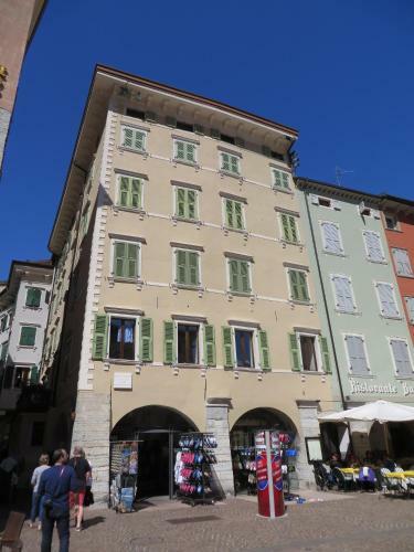 Al Lago Apartments