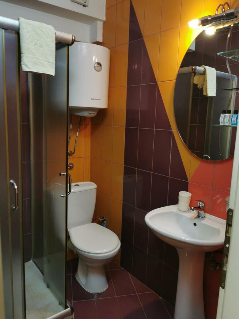Hostal Lukanov Apartments & Guest Rooms
