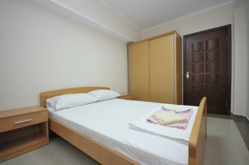 Apartments Maini