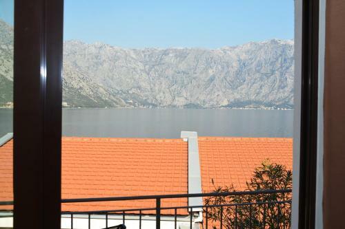 Hostal Holiday Home Cattaro