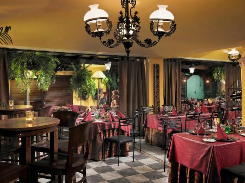 Hotel Green Garden Resort & Suites