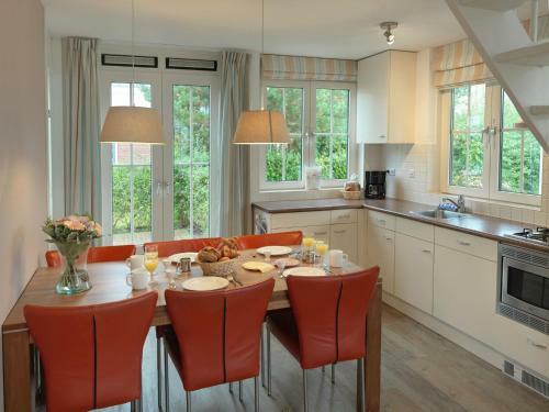Villa Holiday Home Bungalowparck Tulp & Zee.8