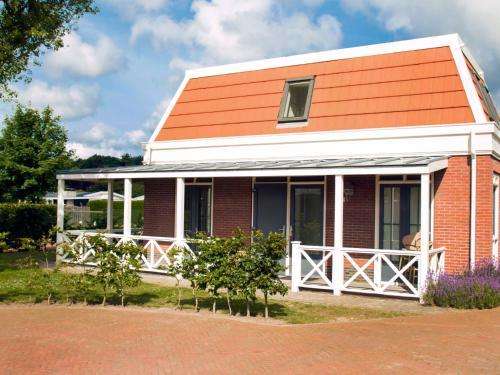 Holiday Home Bungalowparck Tulp & Zee.14