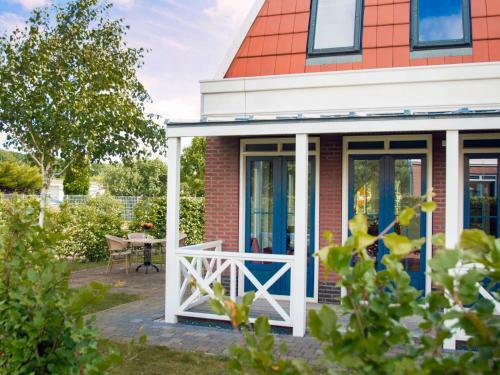 Villa Holiday Home Bungalowparck Tulp & Zee.10