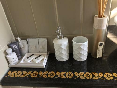Hostal Zenit Guest House