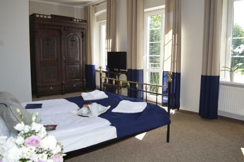 Hotel Ksi??ycowy Dworek