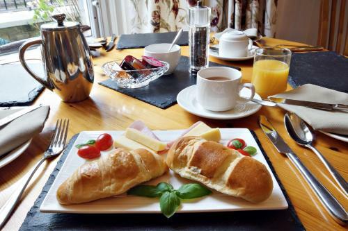 Hostal Bronte Guest House