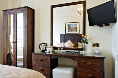 Hostal Bronte Guest House