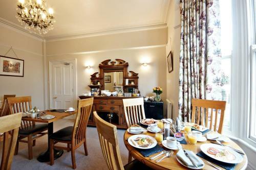Hostal Bronte Guest House