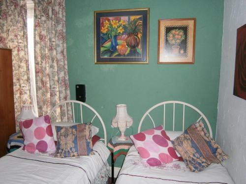 Hostal Guesthouse The Royale Hotel