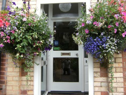 Hostal Lynstead House