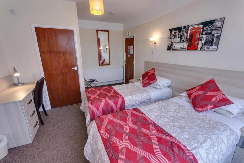 Hostal The Sportsview Guest House