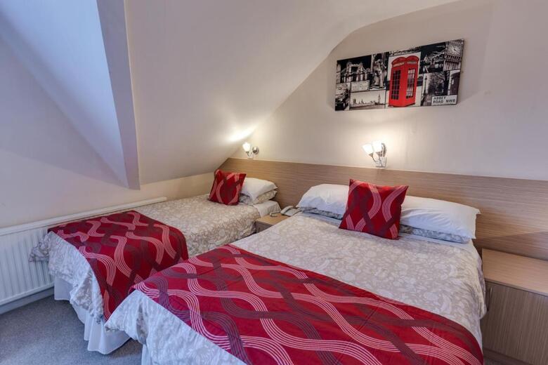 Hostal The Sportsview Guest House
