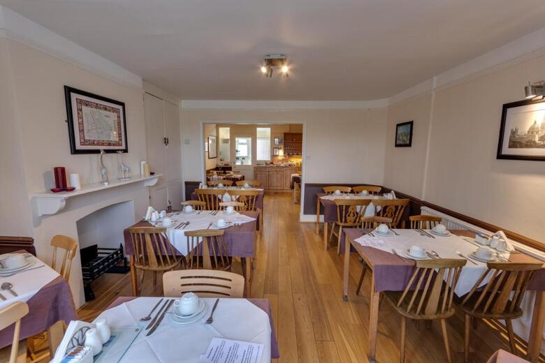 Hostal The Sportsview Guest House