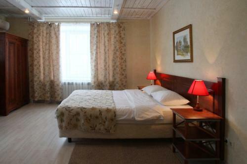 La Mezon Hotel