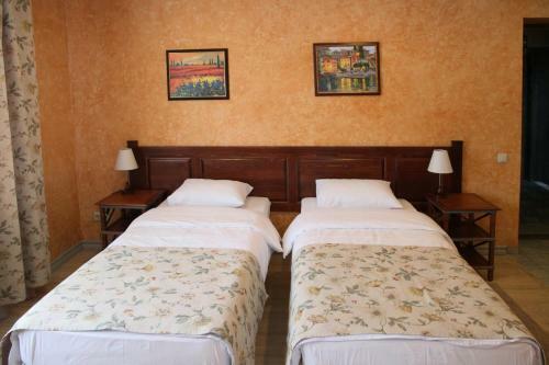 La Mezon Hotel