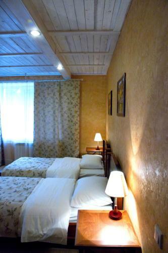 La Mezon Hotel