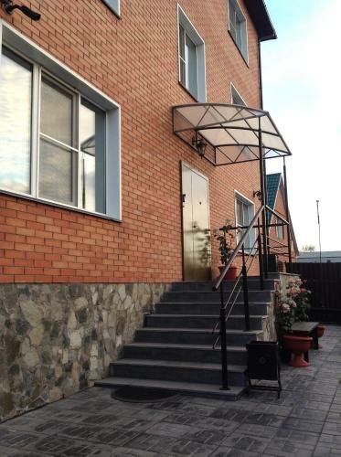 La Mezon Hotel