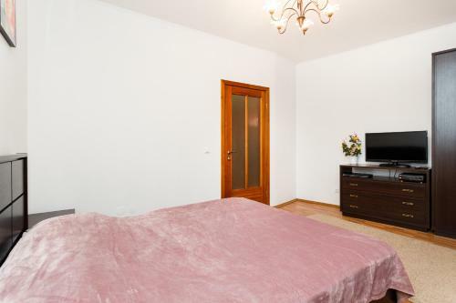 Apartment Domashny Uyut Na Malysheva 4b