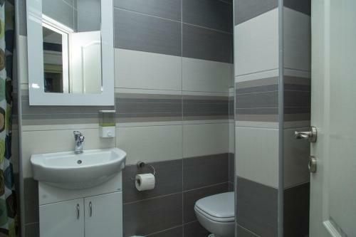 Hostal Ni? City Center Guest House