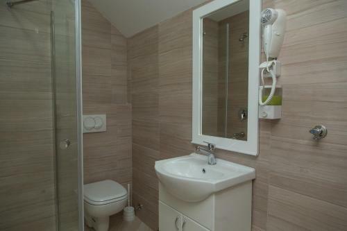 Hostal Ni? City Center Guest House