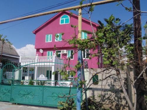 Hostal Leoregul Guest House