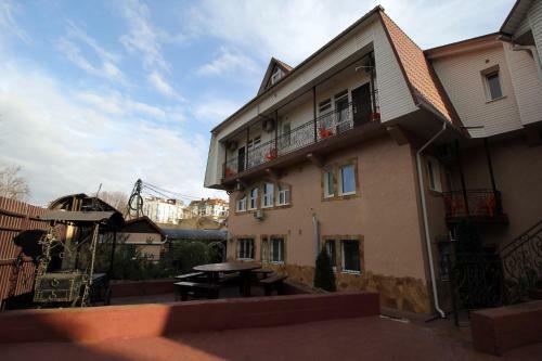 Hostal U Oksani Guest House
