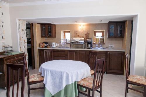 Hostal Dinastiya Guest House