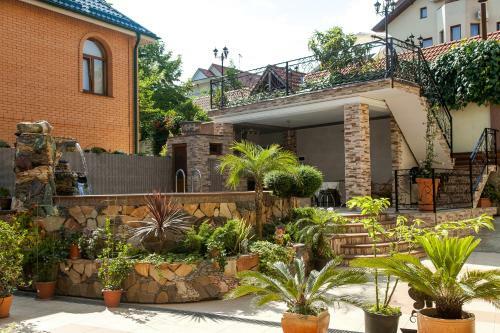 Hostal Dinastiya Guest House