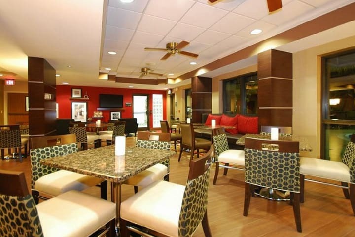 Hotel Hampton Inn Fort Myers Airport