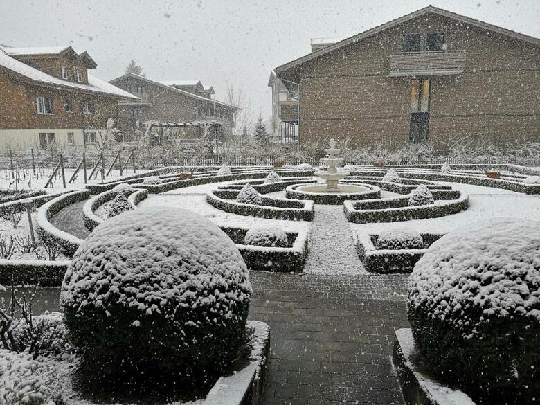 Alpenrose Hotel And Gardens