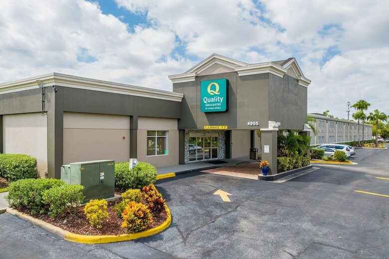 Hotel Quality Inn & Suites