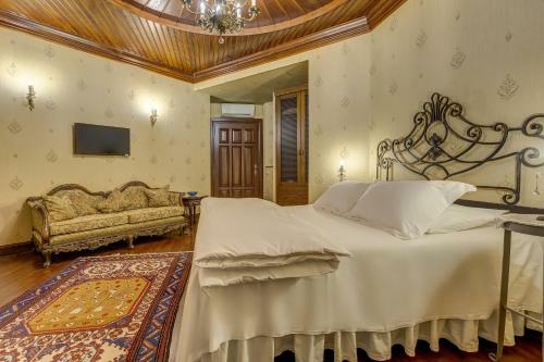 Kaucuk Hotel