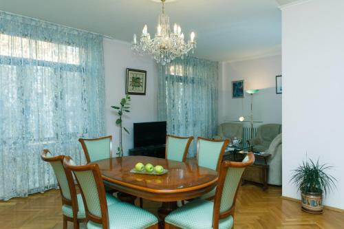 Three-room Apartments On Khreshchatyk
