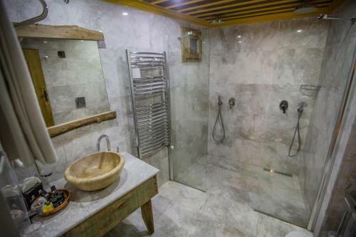 Posada Divan Cave House
