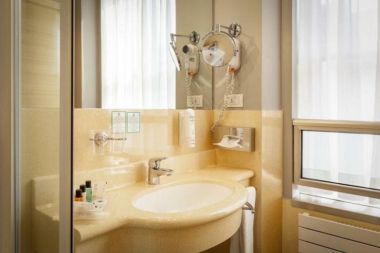 Hotel Holiday Inn Milan Garibaldi Station