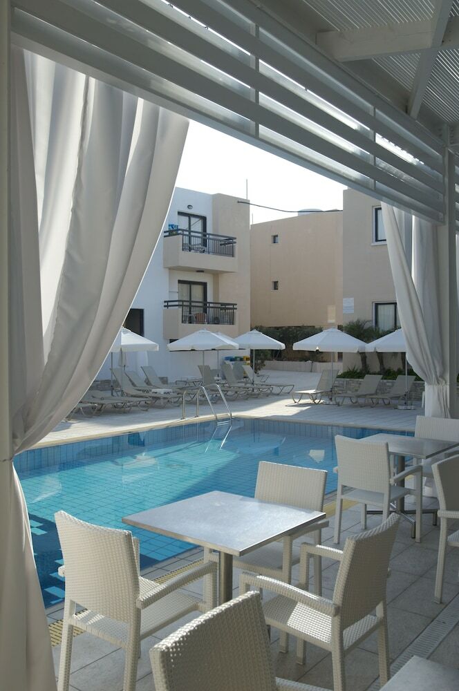 Senator Hotel Apartments