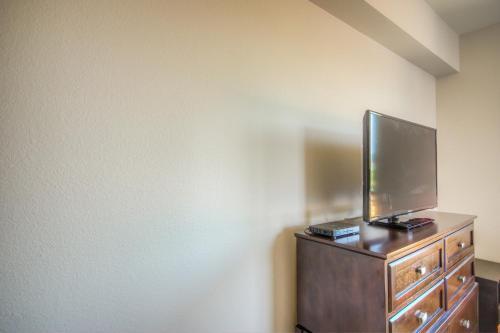 Wilshire Apartment 517