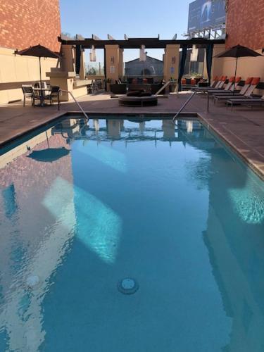 Wilshire Apartment 517