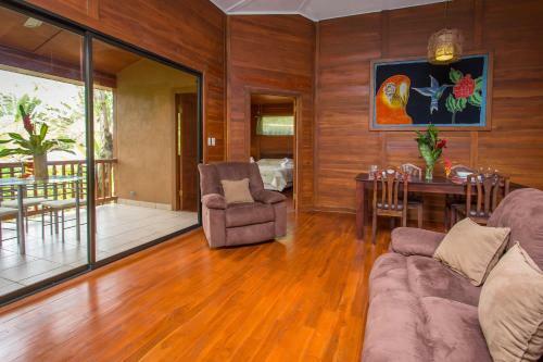 Macaw Villa