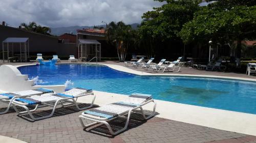 Condominio Tropical Jac�