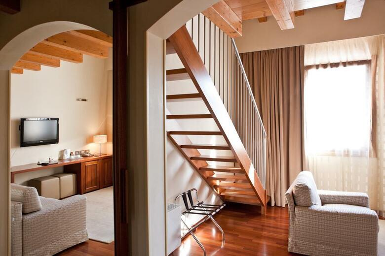 Al Tezzon Hotel