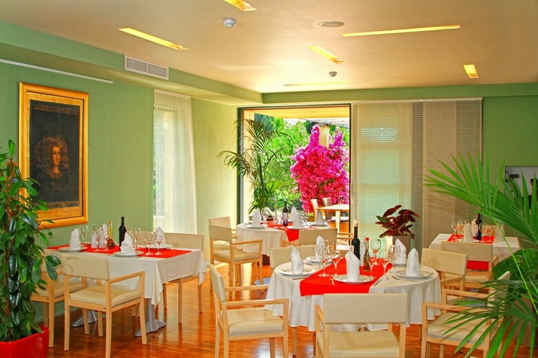 Hotel Velaris
