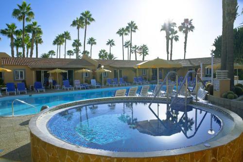 Hotel Bungalows Los Almendros - Gay Exclusive
