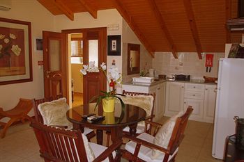 Residencia Faros Suites