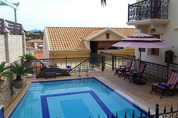 Residencia Faros Suites