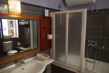 Residencia Faros Suites